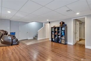 37110 5th Ave SW in Federal Way, WA - Building Photo