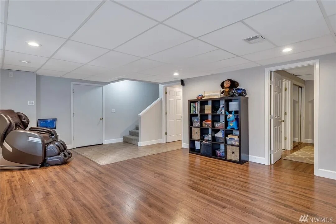 37110 5th Ave SW in Federal Way, WA - Building Photo