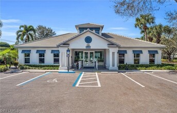 3775 Fieldstone Blvd in Naples, FL - Building Photo - Building Photo