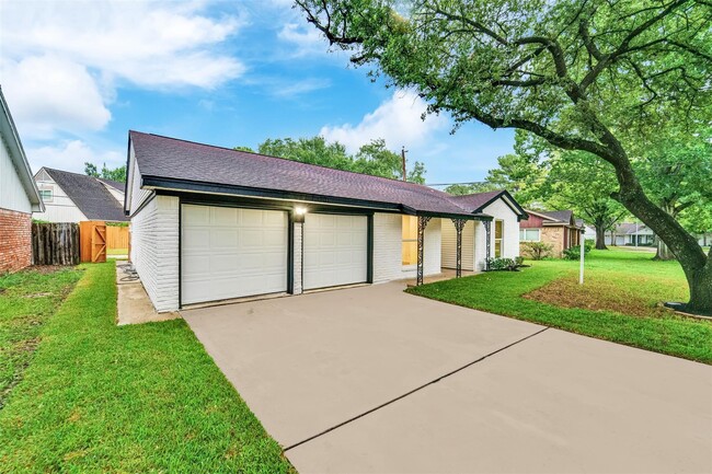 9714 Blankenship Dr in Houston, TX - Building Photo - Building Photo