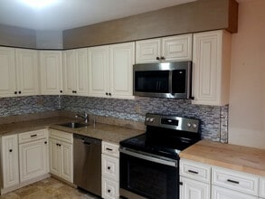 503 Seminole Gdns in Ambler, PA - Building Photo - Building Photo