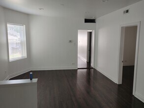 5019 W Agatite Ave, Unit Unit 1 in Chicago, IL - Foto de edificio - Building Photo