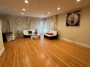 3929 Jarvis Ave in Lincolnwood, IL - Building Photo - Building Photo