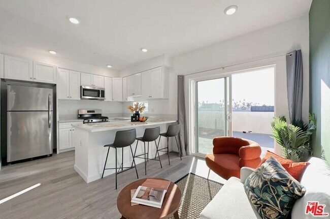 3124 W 11th St in Los Angeles, CA - Building Photo - Building Photo