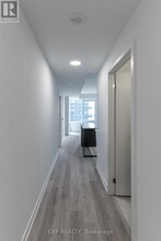 395 Square One Dr in Mississauga, ON - Building Photo - Building Photo