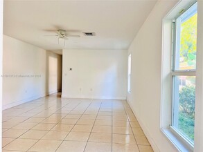 527 SW 2nd Ct-Unit -527 in Pompano Beach, FL - Building Photo - Building Photo