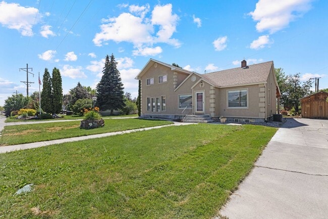 property at 204 S 5th W