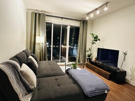 1975-1975 McCallum Rd in Abbotsford, BC - Building Photo