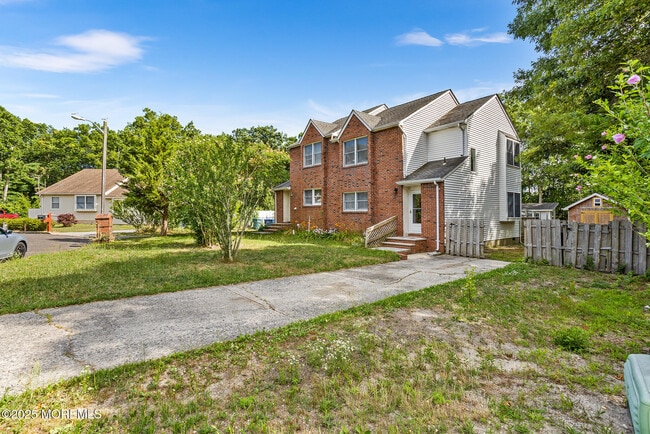 property at 30 Winged Foot Ln