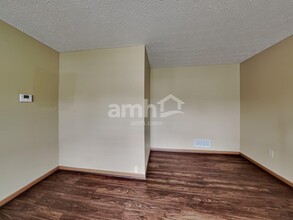 318 Shawnee Loop S in Pataskala, OH - Building Photo - Building Photo