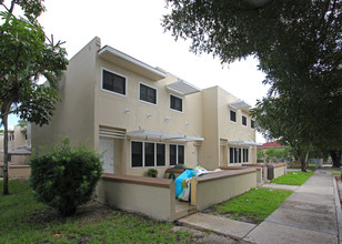 70-83 NW 35th St in Miami, FL - Building Photo - Building Photo