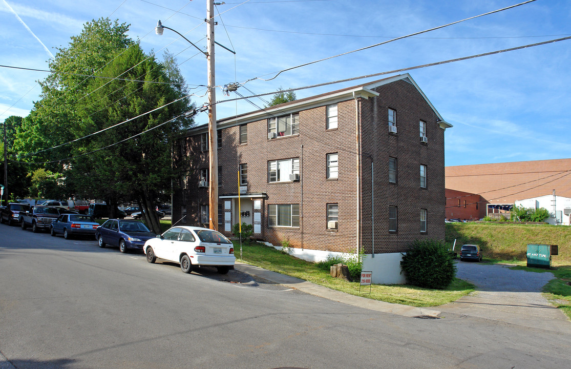 123-133 Cunningham St in Maryville, TN - Building Photo