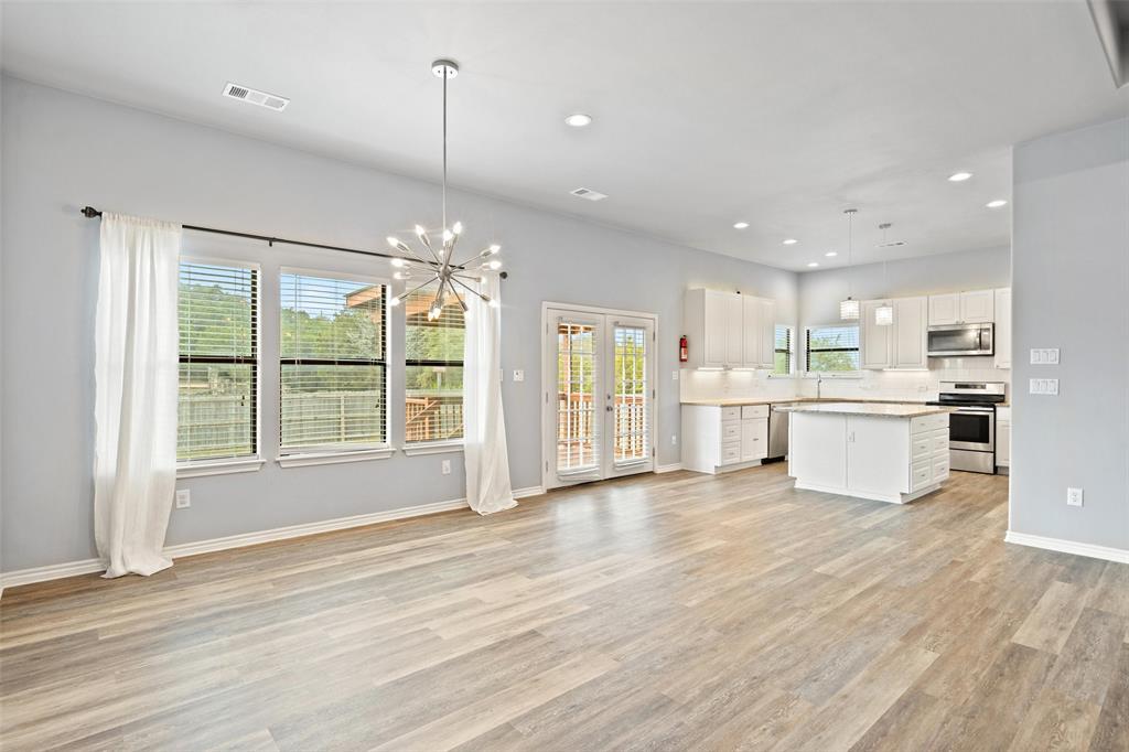 1024 Daviot Dr in Briarcliff, TX - Building Photo