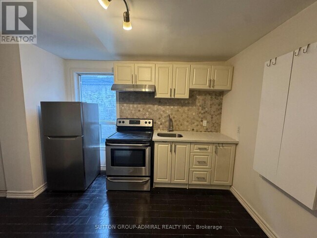 180 Carlton St. in Toronto, ON - Building Photo - Building Photo