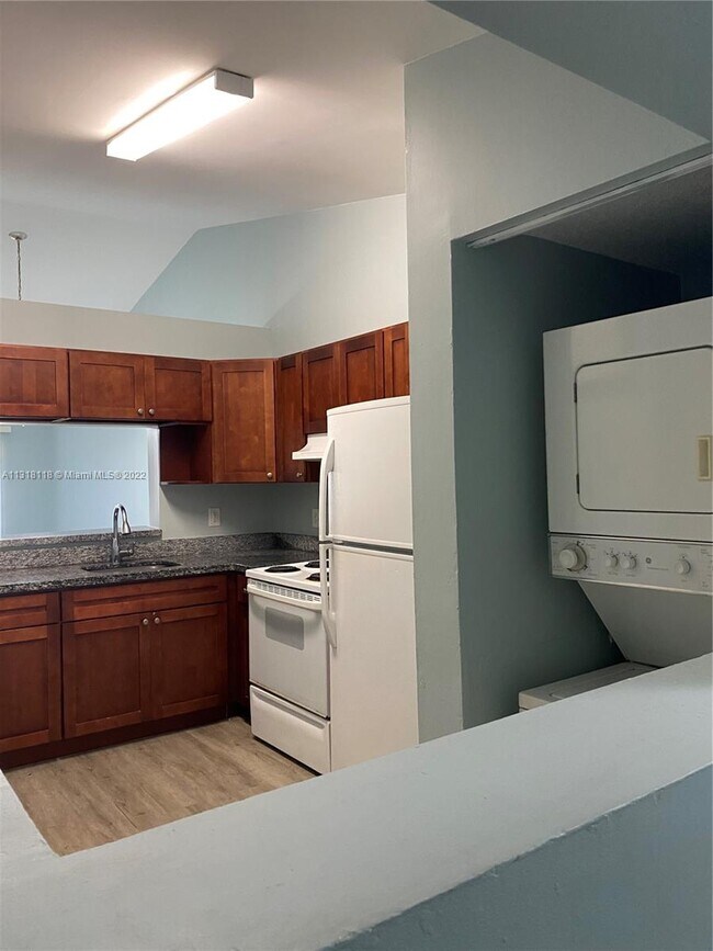 2457 NW 56th Ave-Unit -4-205 in Lauderhill, FL - Building Photo - Building Photo