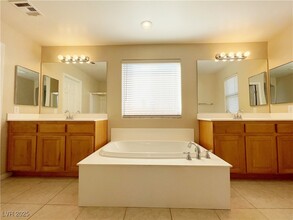 6566 Gertrude Ct in Las Vegas, NV - Foto de edificio - Building Photo