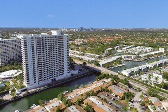 2619 Parkview Dr S in Hallandale Beach, FL - Building Photo - Building Photo