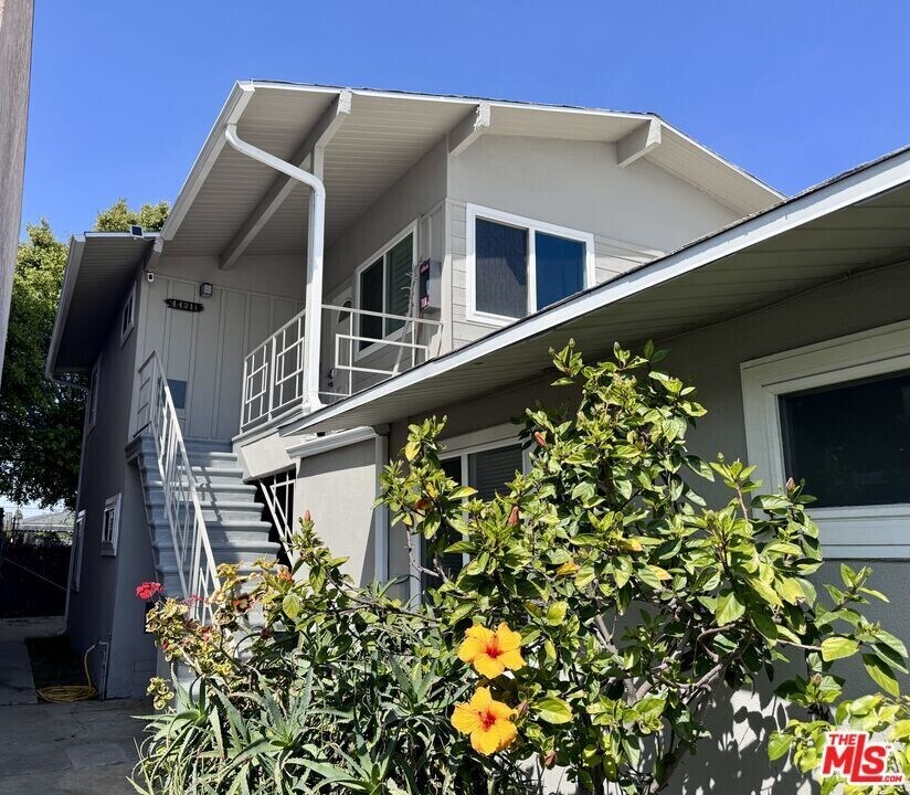 4419 W Rosecrans Ave in Hawthorne, CA - Building Photo