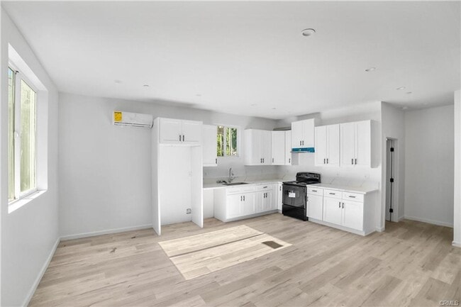 20538 Enadia Way in Los Angeles, CA - Building Photo - Building Photo