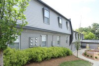 Building Photo - Clifton Ridge Apartamentos in Louisville, Kentucky