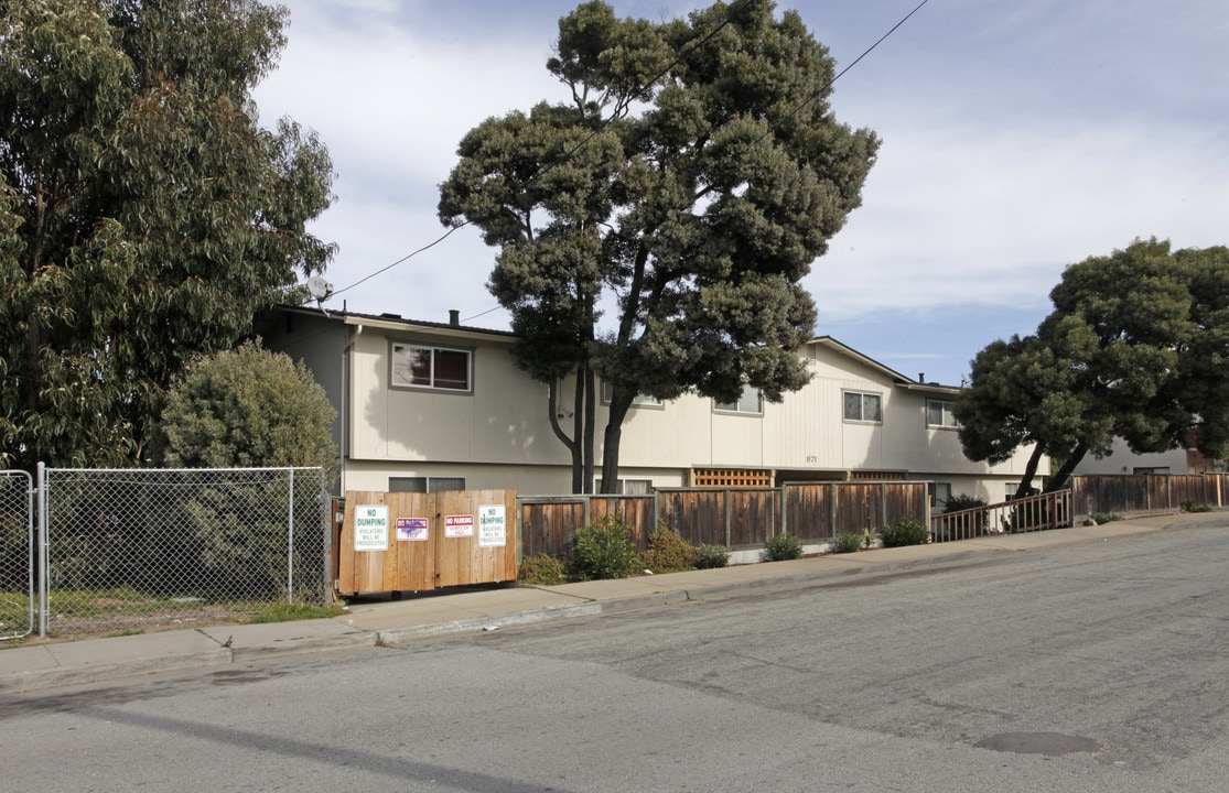 971 Amador Ave in Seaside, CA - Foto de edificio