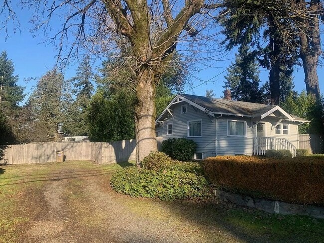 5231 SE Hull Ave in Milwaukie, OR - Building Photo - Building Photo