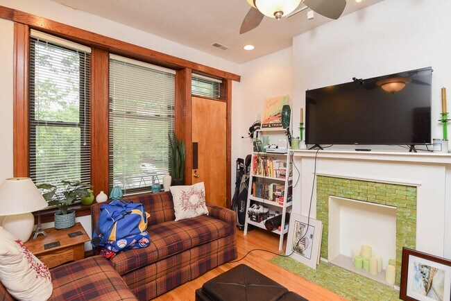 2821 W Shakespeare Ave, Unit G07C in Chicago, IL - Building Photo - Building Photo