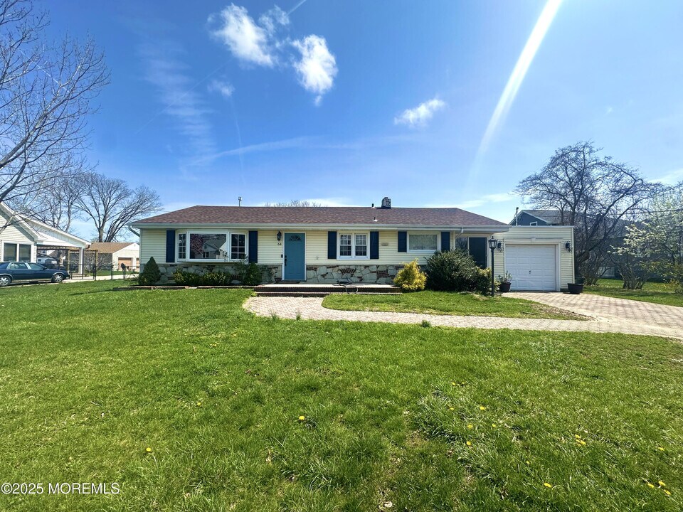 64 Locust Ave in West Long Branch, NJ - Building Photo
