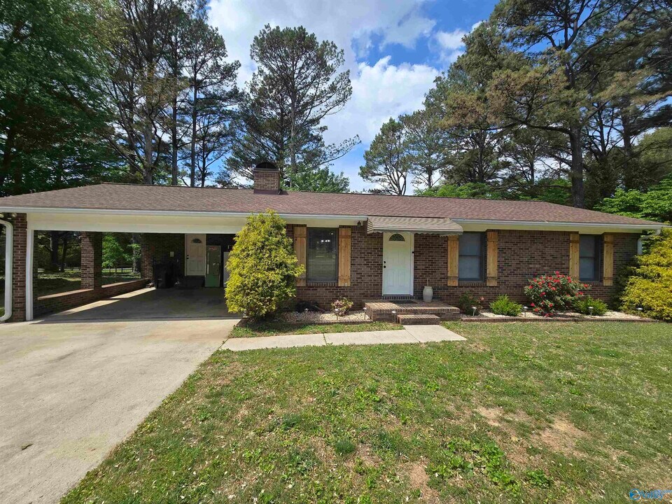 112 Jacque-Jim Dr in Huntsville, AL - Foto de edificio