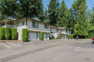 Evergreen Apartments in Federal Way, WA - Building Photo - Building Photo