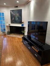 901 10th St, Unit Furnished Home w Den in Santa Monica, CA - Building Photo - Building Photo