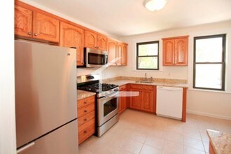508 Heath St, Unit 1 in Brookline, MA - Building Photo - Building Photo