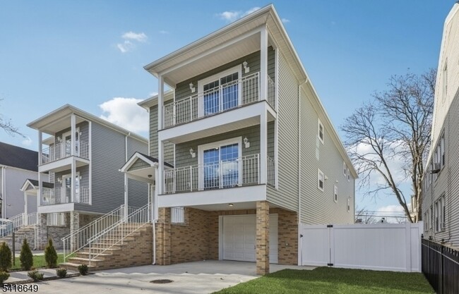 property at 139 N 15th St