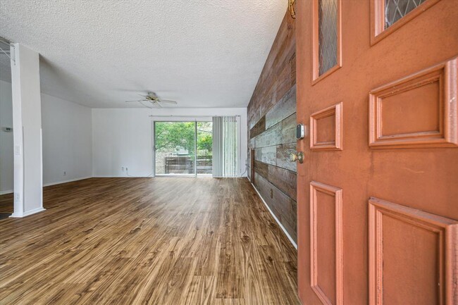 1304 Mariposa Dr in Austin, TX - Building Photo - Building Photo