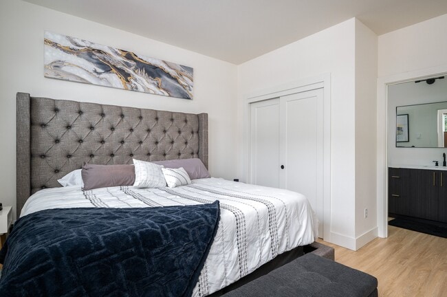 1224 W 24th St, Unit Top Unit in Vancouver, WA - Building Photo - Building Photo