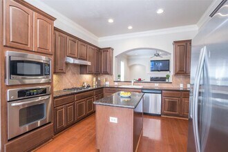 13307 Olive Trce in Houston, TX - Foto de edificio - Building Photo
