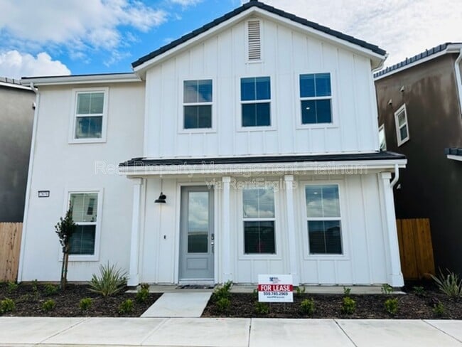 2879 E Teaberry Dr in Clovis, CA - Building Photo - Building Photo