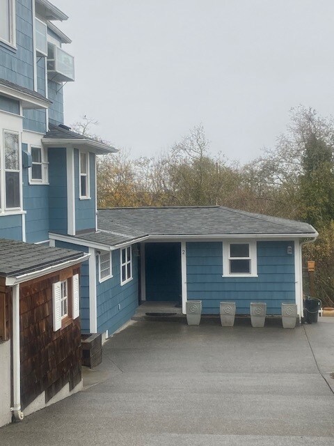4940 Cedar St, Unit Apt #2B in Astoria, OR - Building Photo