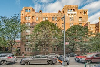 3534 84th St in Jackson Heights, NY - Foto de edificio - Building Photo