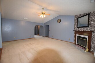 1495 Hedge Ct in Greenfield, IN - Building Photo - Building Photo