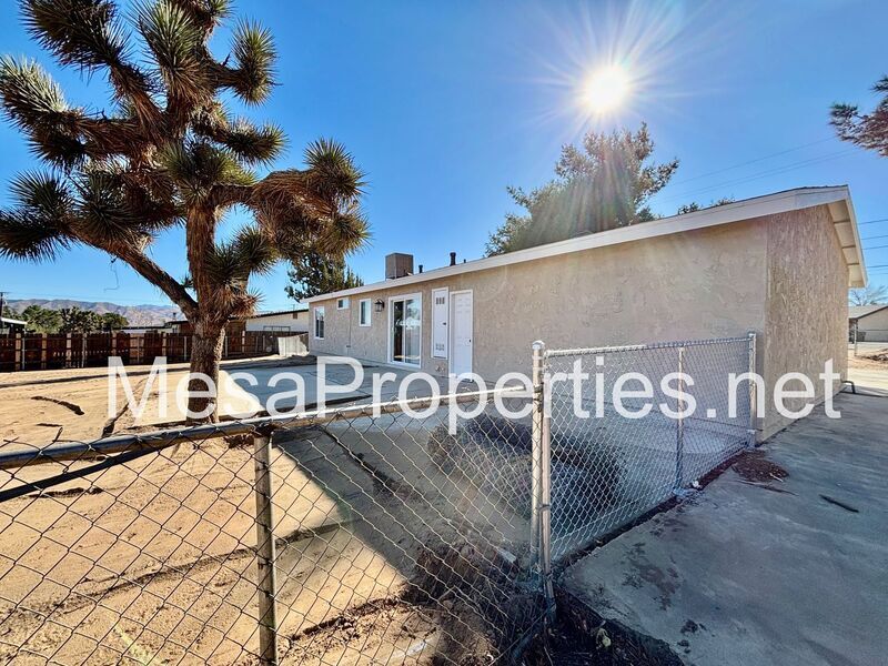 16636 Mesquite St in Hesperia, CA - Building Photo