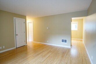 7554 N Ida Ave in Portland, OR - Foto de edificio - Building Photo