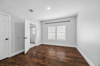 2 Jenkins St in Houston, TX - Building Photo - Building Photo