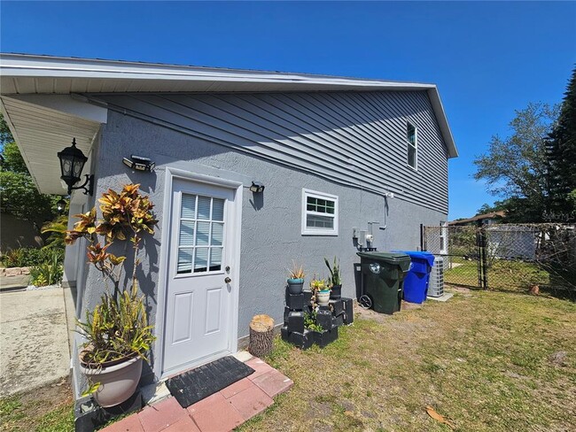 2403 Paradise Dr in Kissimmee, FL - Building Photo - Building Photo