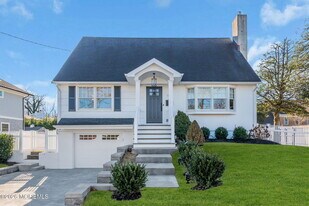 723 Pitney Dr in Spring Lake, NJ - Building Photo