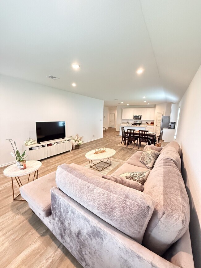 property at 3611 Ashford Grv Ct