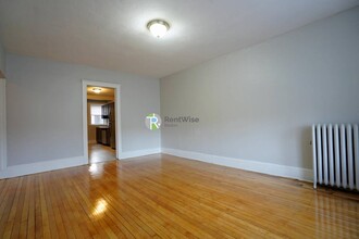 153 Cypress St, Unit 2 in Brookline, MA - Building Photo - Building Photo