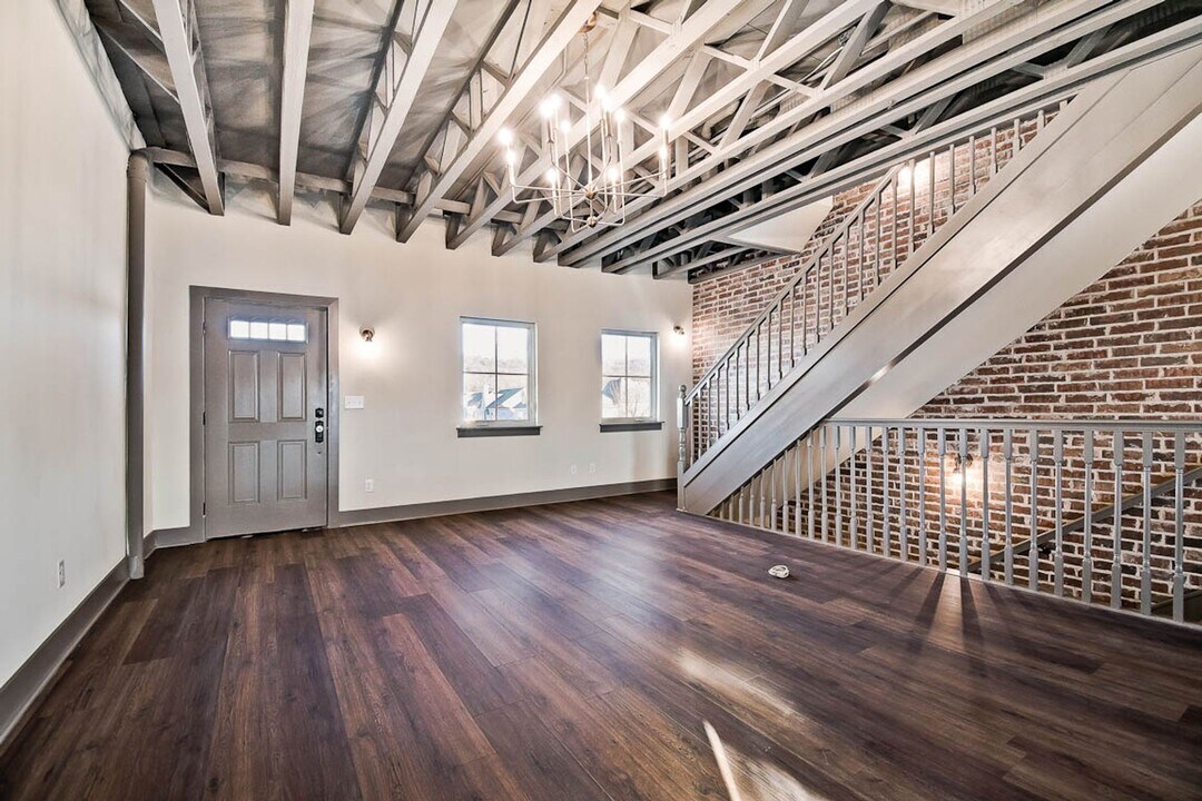 195 N Chicago Wy in Fayetteville, AR - Building Photo