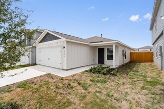 3886 Trail de Paris in New Braunfels, TX - Building Photo - Building Photo