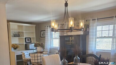 84 E Main St in Branford, CT - Building Photo - Building Photo